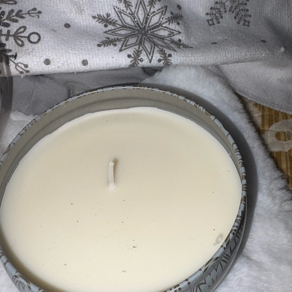 Festive Santa Snow Globe lights up candle one of a kind - Picture 6 of 10